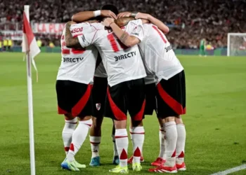 River lo blindó con una cláusula millonaria, no rindió y arregló su salida a un club de Brasil