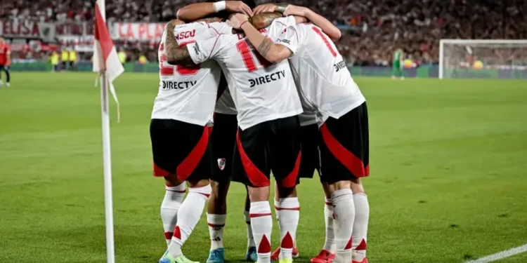 River lo blindó con una cláusula millonaria, no rindió y arregló su salida a un club de Brasil