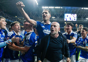 El Real Oviedo celebrando la victoria frente al Real Sporting / Fuente: Real Oviedo