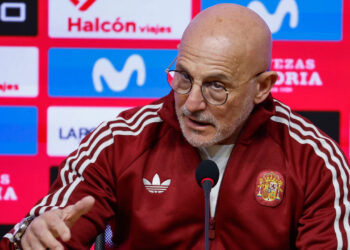 Luis De La Fuente renueva hasta el 2032 con España