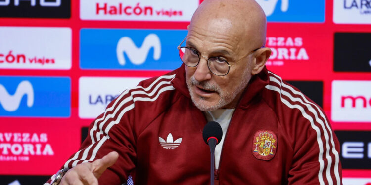 Luis De La Fuente renueva hasta el 2032 con España