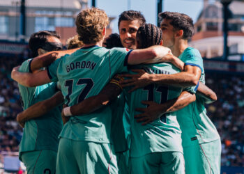 Los jugadores del FC Barcelona celebrando un gol / Fuente: @FCBarcelona_es