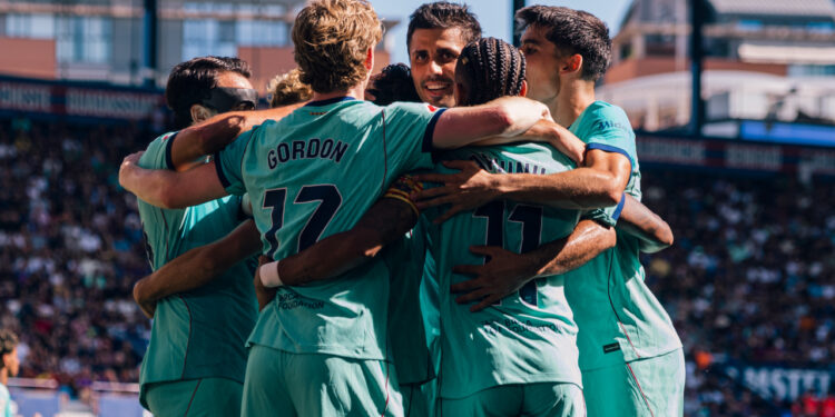 Los jugadores del FC Barcelona celebrando un gol / Fuente: @FCBarcelona_es
