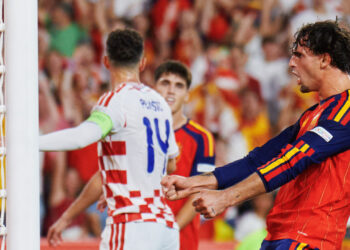 Marc Pubill celebrando su primer gol con la Selección Española / Fuente: @SEFutbol