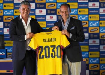 El arribo del exitoso DT argentino Marcelo Gallardo a suelo ecuatoriano enciende la ilusión de todo un país