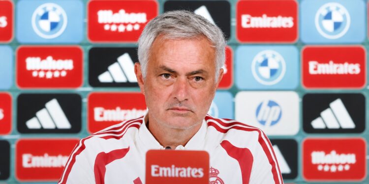 Mourinho carga contra el CTA tras el derbi por polémico arbitraje
