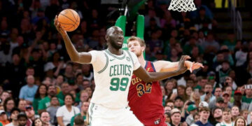 La NBA tiene de vuelta al tercer jugador más alto de su historia