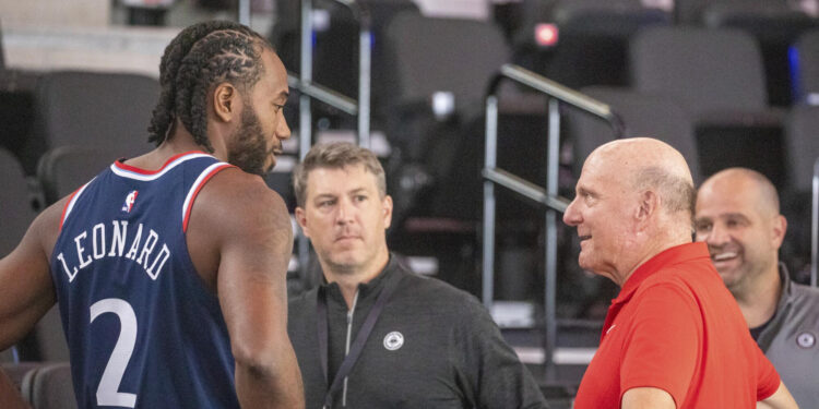 Kawhi Leonard y los Clippers sancionados