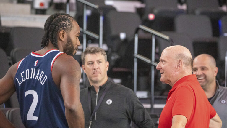 Kawhi Leonard y los Clippers sancionados