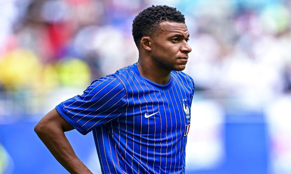 Kylian Mbappé durante un partido con la selección francesa