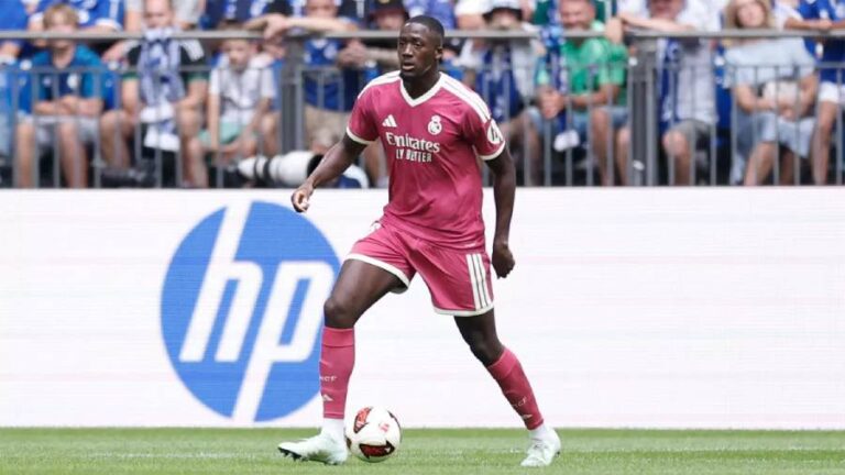 Ibrahima Konaté durante un partido con el Real Madrid.