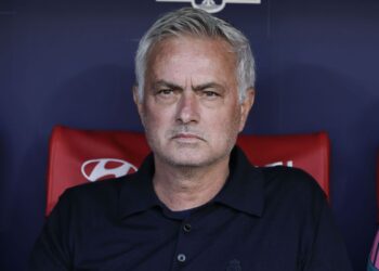 Mourinho carga duramente contra los árbitros del derbi