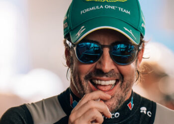 Fernando Alonso durante el Gran Premio de Baréin en Sepang / Fuente: Aston Martin Aramco F1 Team