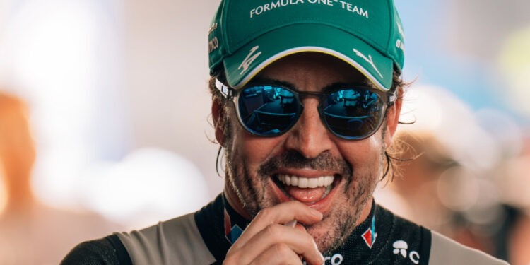 Fernando Alonso durante el Gran Premio de Baréin en Sepang / Fuente: Aston Martin Aramco F1 Team
