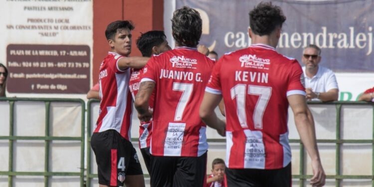 Los jugadores del Azuaga celebrando un gol | Foto: CD Azuaga