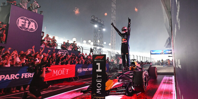 Max Verstappen, de Red Bull, celebrando la victoria del GP de Singapur / Fuente: Fórmula 1