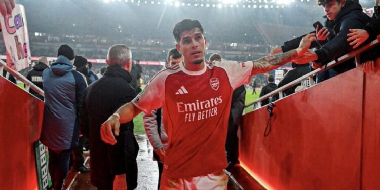 Piero Hincapié regresa a los entrenamientos con el primer equipo del Arsenal