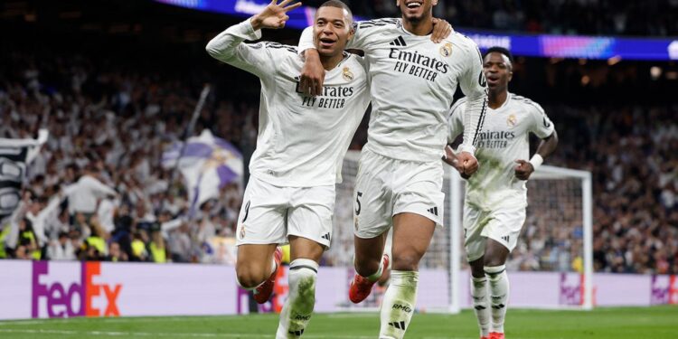 Jugadores del Real Madrid durante un partido de Champions League en el Santiago Bernabéu