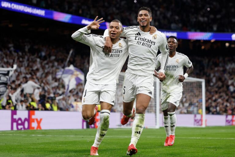 Jugadores del Real Madrid durante un partido de Champions League en el Santiago Bernabéu