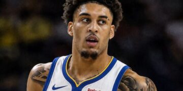 Yaxel Lendeborg se picó con Luka Dončić durante el Lakers-Warriors