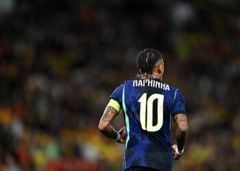 Raphinha vuelve lesionado de Brasil y preocupa al Barça