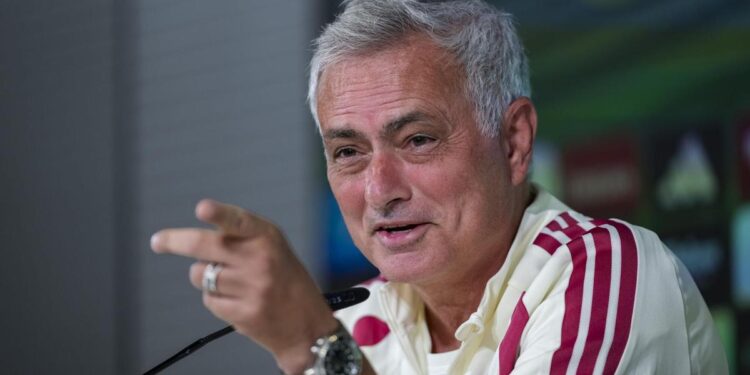 José Mourinho durante una rueda de prensa del Real Madrid