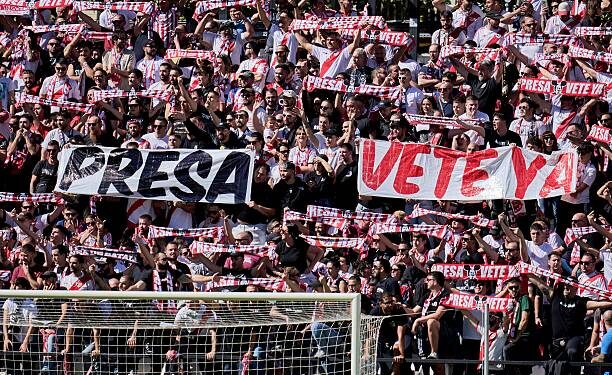 Protesta del Rayo Vallecano durante el partido ante el Athletic Club en Vallecas